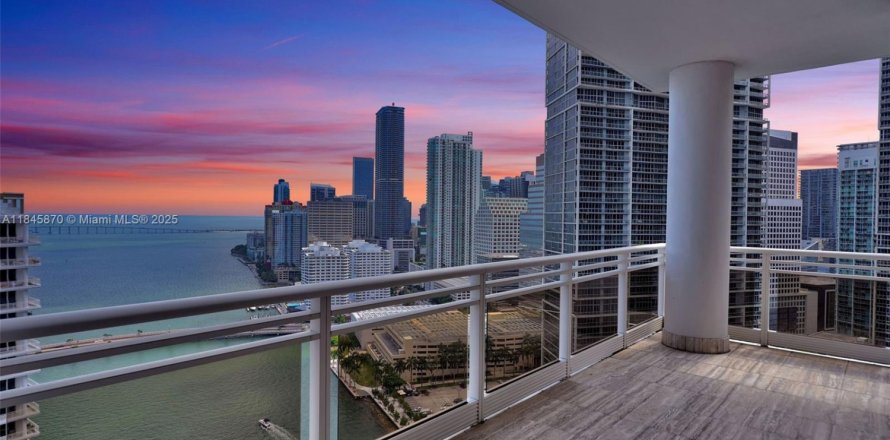 Condo in Miami, Florida, 3 bedrooms № 1940708