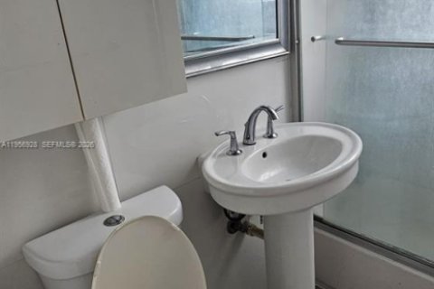 Condominio en alquiler en Miami Beach, Florida, 49.98 m2 № 2011800 - foto 3