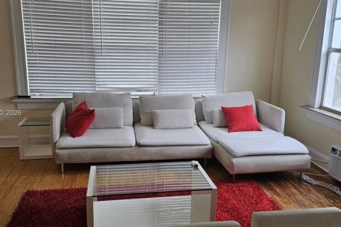 Estudio en el Condominio en Miami Beach, Florida  № 2011800