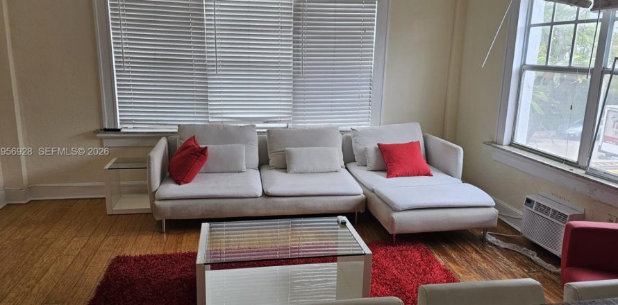 Estudio en el Condominio en Miami Beach, Florida  № 2011800