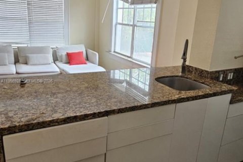 Condominio en alquiler en Miami Beach, Florida, 49.98 m2 № 2011800 - foto 9