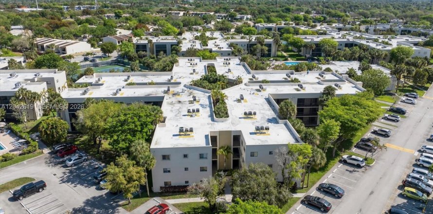 Apartment in Miami, Florida 3 bedrooms, 96.62 sq.m. № 2184322