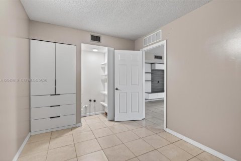 Apartment in Miami, Florida 3 bedrooms, 96.62 sq.m. № 2184322 - photo 15