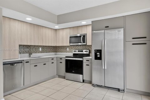 Apartment in Miami, Florida 3 bedrooms, 96.62 sq.m. № 2184322 - photo 7