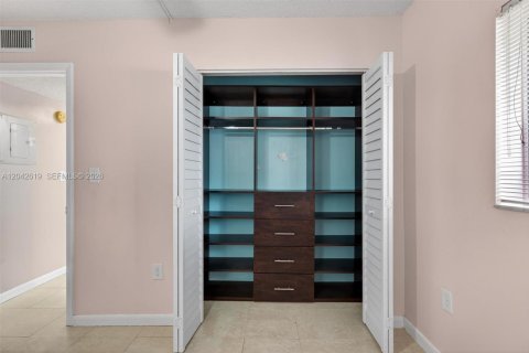 Apartment in Miami, Florida 3 bedrooms, 96.62 sq.m. № 2184322 - photo 20