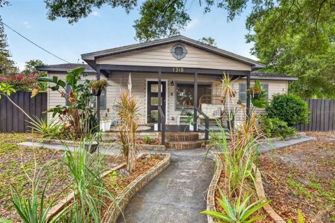 House in Tampa, Florida 3 bedrooms, 95.22 sq.m. № 2101908
