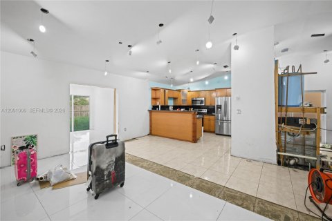 House in Miami, Florida 5 bedrooms, 141.4 sq.m. № 2065339 - photo 10