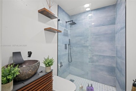 House in Miami, Florida 5 bedrooms, 141.4 sq.m. № 2065339 - photo 23