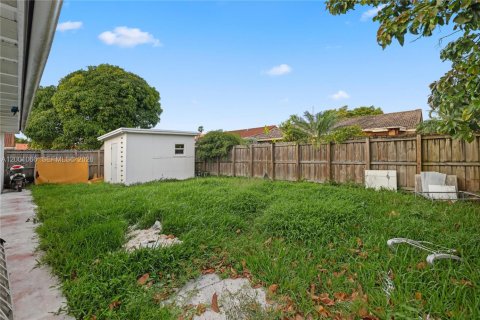 House in Miami, Florida 5 bedrooms, 141.4 sq.m. № 2065339 - photo 28