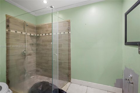 House in Miami, Florida 5 bedrooms, 141.4 sq.m. № 2065339 - photo 20