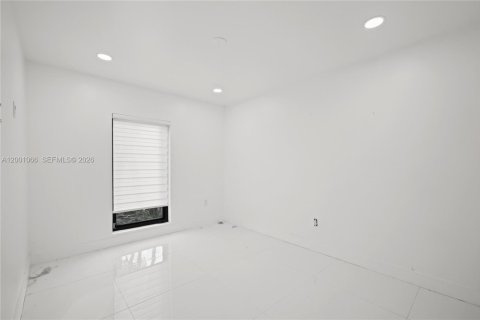 House in Miami, Florida 5 bedrooms, 141.4 sq.m. № 2065339 - photo 21