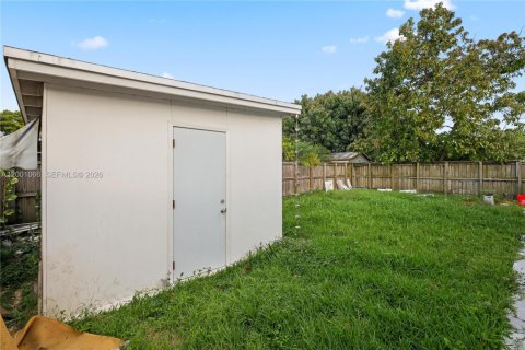 House in Miami, Florida 5 bedrooms, 141.4 sq.m. № 2065339 - photo 26