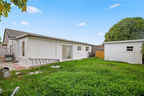 House in Miami, Florida 5 bedrooms, 141.4 sq.m. № 2065339 - photo 29