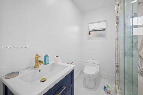 House in Miami, Florida 5 bedrooms, 141.4 sq.m. № 2065339 - photo 16