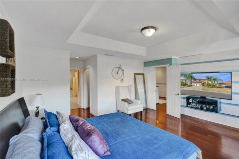 House in Doral, Florida 4 bedrooms, 268.02 sq.m. № 2014488 - photo 14