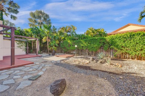 House in Doral, Florida 4 bedrooms, 268.02 sq.m. № 2014488 - photo 5