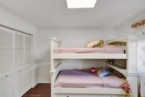 House in Doral, Florida 4 bedrooms, 268.02 sq.m. № 2014488 - photo 19