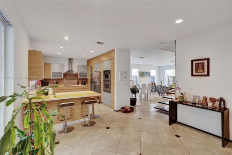 House in Doral, Florida 4 bedrooms, 268.02 sq.m. № 2014488 - photo 9