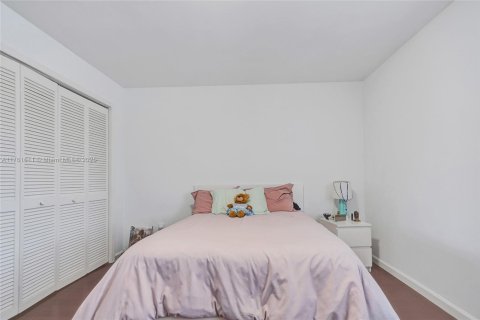 House in Doral, Florida 4 bedrooms, 268.02 sq.m. № 2014488 - photo 23