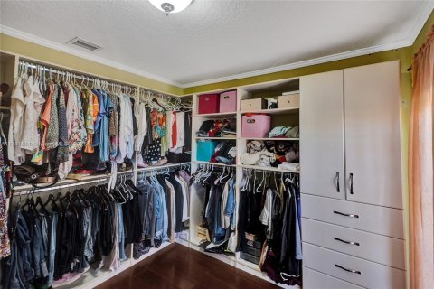 House in Doral, Florida 4 bedrooms, 268.02 sq.m. № 2014488 - photo 15