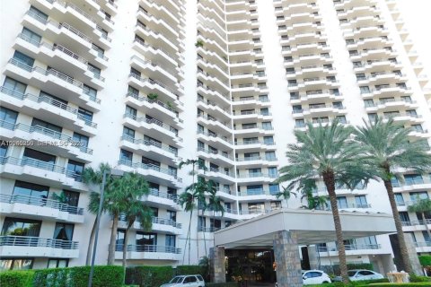 Condominio en alquiler en Aventura, Florida, 2 dormitorios, 105.35 m2 № 2060184 - foto 21