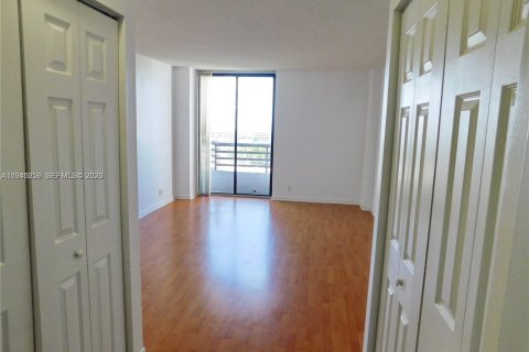 Condominio en alquiler en Aventura, Florida, 2 dormitorios, 105.35 m2 № 2060184 - foto 13