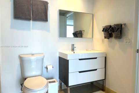 Condo in Hallandale Beach, Florida, 1 bedroom  № 1623136 - photo 11