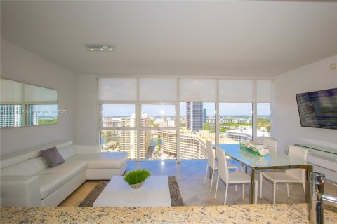 Condo in Hallandale Beach, Florida, 1 bedroom  № 1623136 - photo 4