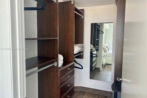 Condo in Hallandale Beach, Florida, 1 bedroom  № 1623136 - photo 8