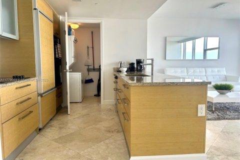 Condo in Hallandale Beach, Florida, 1 bedroom  № 1623136 - photo 19