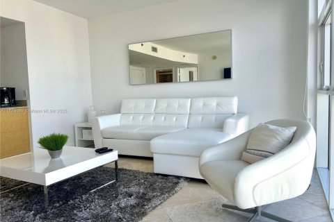 Condo in Hallandale Beach, Florida, 1 bedroom  № 1623136 - photo 13