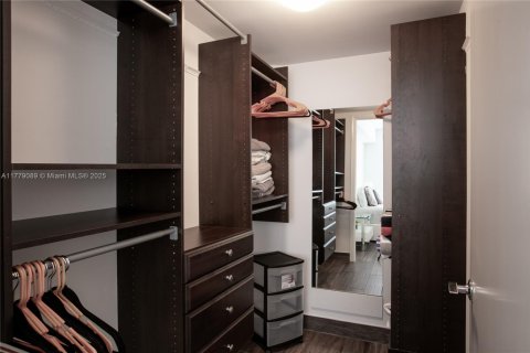 Condo in Hallandale Beach, Florida, 1 bedroom  № 1623136 - photo 9