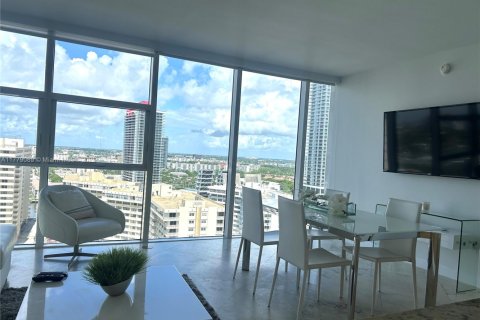 Condo in Hallandale Beach, Florida, 1 bedroom  № 1623136 - photo 17