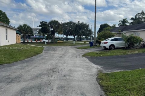 Купить виллу или дом в Майами-Гарденс, Флорида 3 спальни, 105.91м2, № 1992097 - фото 3