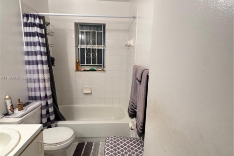 Купить виллу или дом в Майами-Гарденс, Флорида 3 спальни, 105.91м2, № 1992097 - фото 29