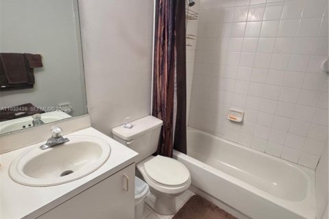 Купить виллу или дом в Майами-Гарденс, Флорида 3 спальни, 105.91м2, № 1992097 - фото 30