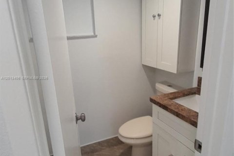 Condominio en alquiler en Miami, Florida, 2 dormitorios, 83.61 m2 № 2075935 - foto 17
