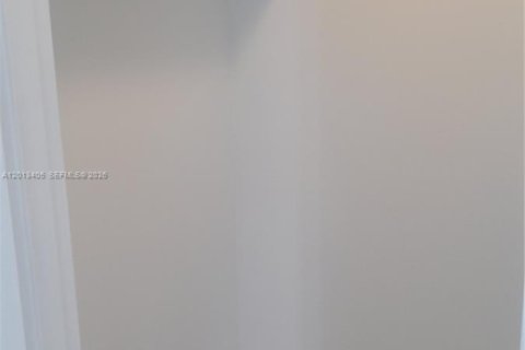 Condominio en alquiler en Miami, Florida, 2 dormitorios, 83.61 m2 № 2075935 - foto 4