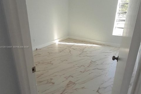 Condominio en alquiler en Miami, Florida, 2 dormitorios, 83.61 m2 № 2075935 - foto 11