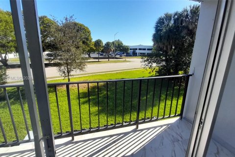 Condominio en alquiler en Miami, Florida, 2 dormitorios, 83.61 m2 № 2075935 - foto 23