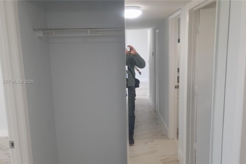 Condominio en alquiler en Miami, Florida, 2 dormitorios, 83.61 m2 № 2075935 - foto 5