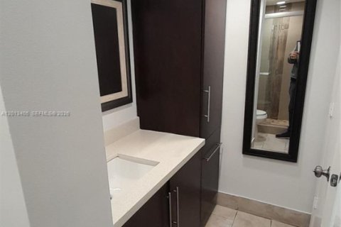 Condominio en alquiler en Miami, Florida, 2 dormitorios, 83.61 m2 № 2075935 - foto 10