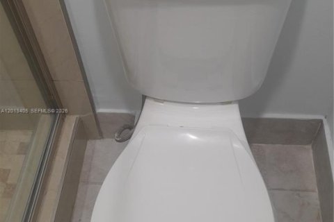 Condominio en alquiler en Miami, Florida, 2 dormitorios, 83.61 m2 № 2075935 - foto 7