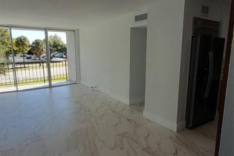 Condominio en alquiler en Miami, Florida, 2 dormitorios, 83.61 m2 № 2075935 - foto 22