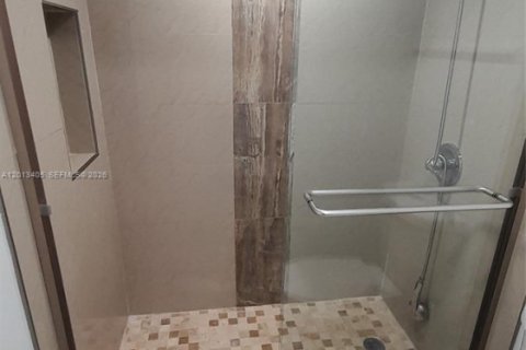 Condominio en alquiler en Miami, Florida, 2 dormitorios, 83.61 m2 № 2075935 - foto 8