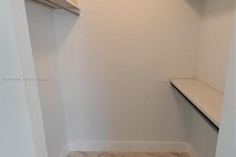 Condominio en alquiler en Miami, Florida, 2 dormitorios, 83.61 m2 № 2075935 - foto 16