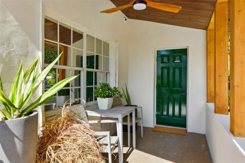 Casa en alquiler en Miami Beach, Florida, 3 dormitorios, 155.15 m2 № 1992753 - foto 3