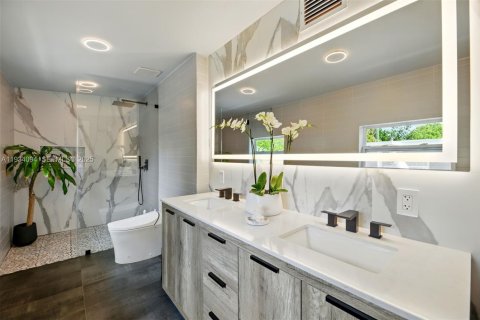 Casa en alquiler en Miami Beach, Florida, 3 dormitorios, 155.15 m2 № 1992753 - foto 26