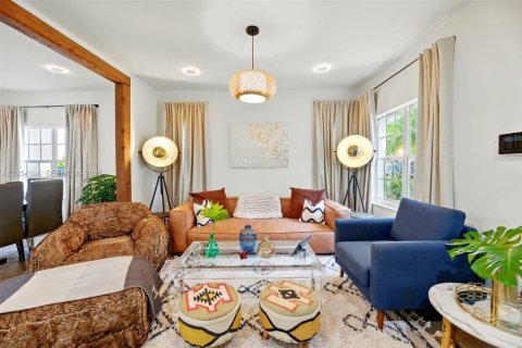 Casa en alquiler en Miami Beach, Florida, 3 dormitorios, 155.15 m2 № 1992753 - foto 7