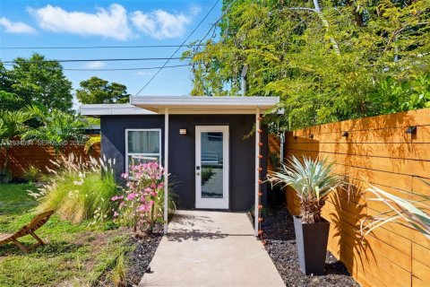 Casa en alquiler en Miami Beach, Florida, 3 dormitorios, 155.15 m2 № 1992753 - foto 30